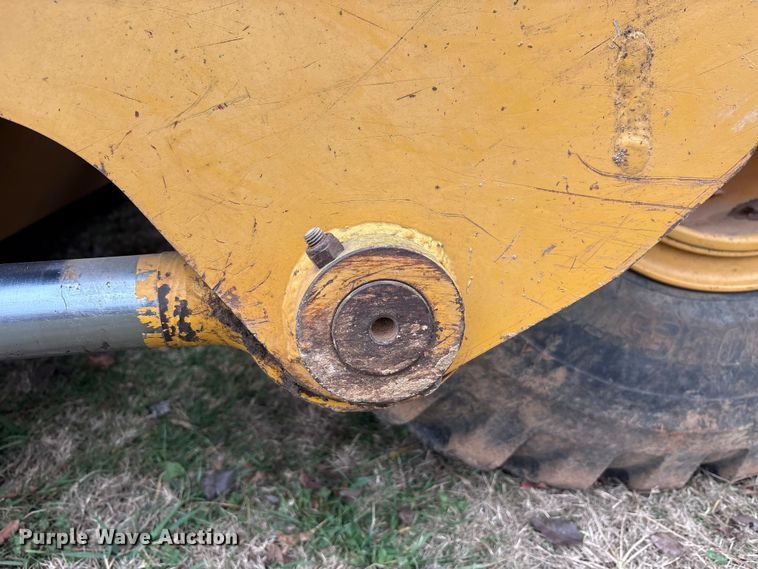 image for item DT4663 2002 John Deere 1312C scraper