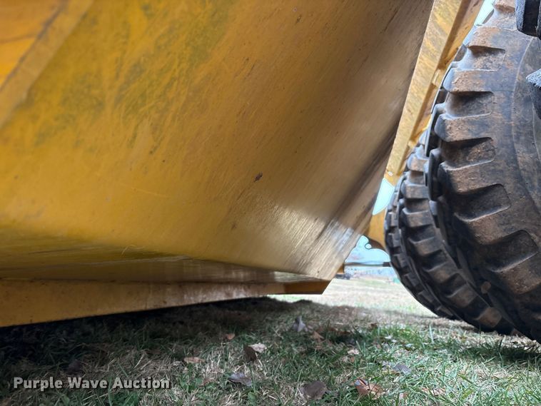 image for item DT4663 2002 John Deere 1312C scraper