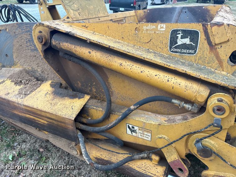 image for item DT4663 2002 John Deere 1312C scraper