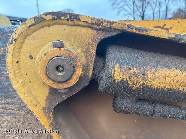 image for item DT4663 2002 John Deere 1312C scraper