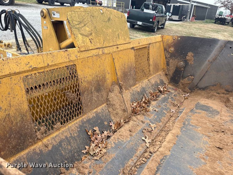 image for item DT4663 2002 John Deere 1312C scraper