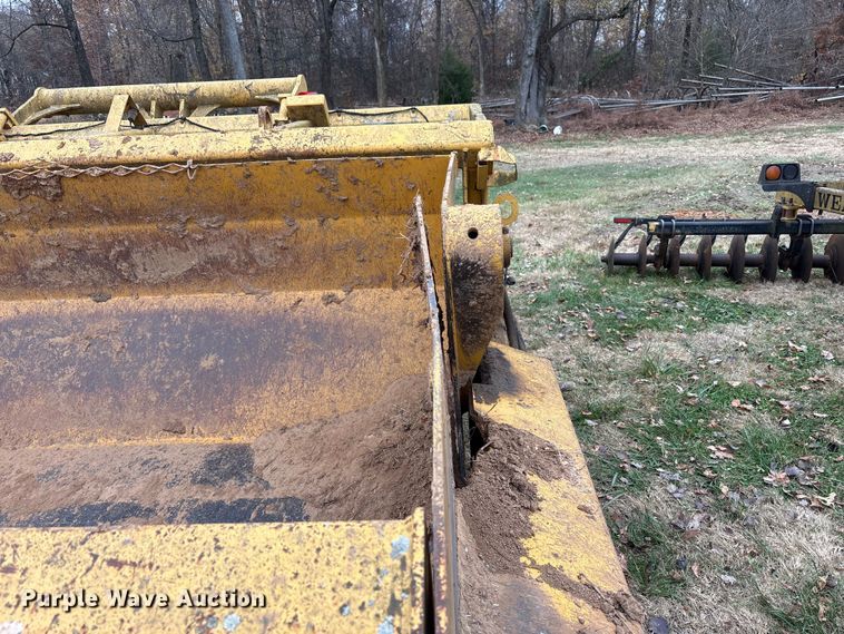 image for item DT4663 2002 John Deere 1312C scraper