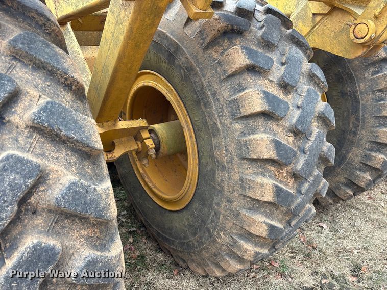 image for item DT4663 2002 John Deere 1312C scraper