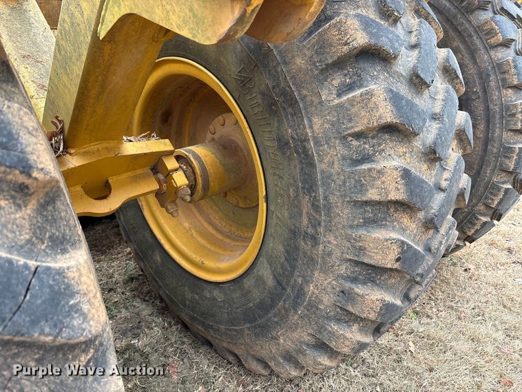 image for item DT4663 2002 John Deere 1312C scraper