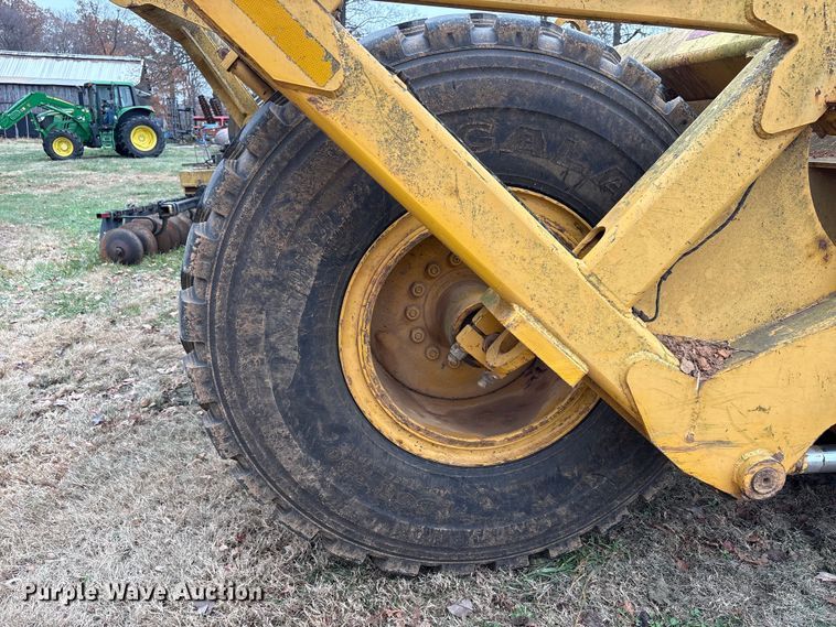 image for item DT4663 2002 John Deere 1312C scraper