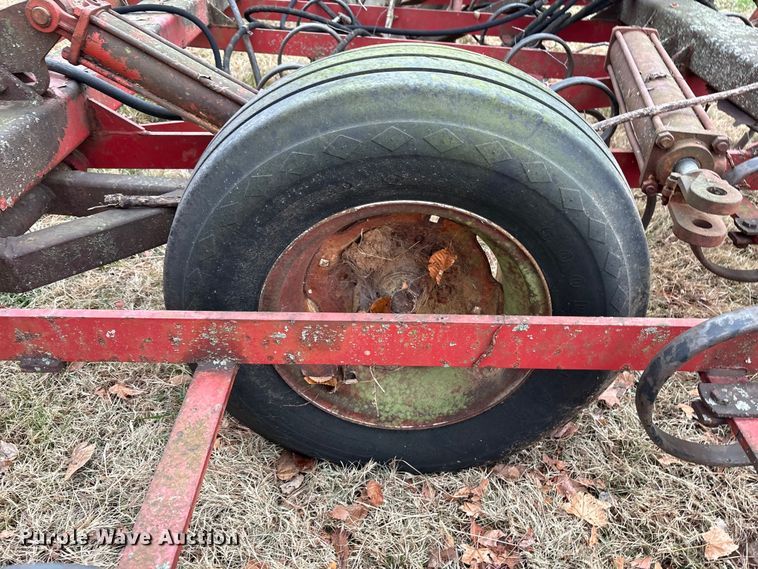 image for item DT4666  30' W field cultivator