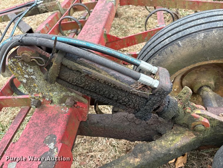 image for item DT4666  30' W field cultivator