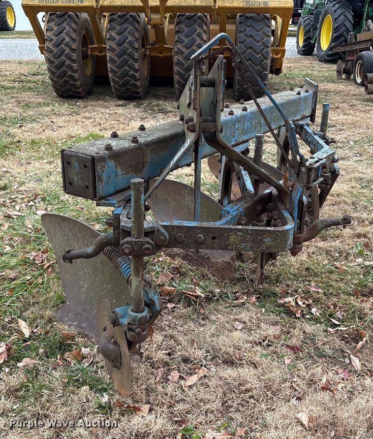 image for item DT4669 Ford 150 plow