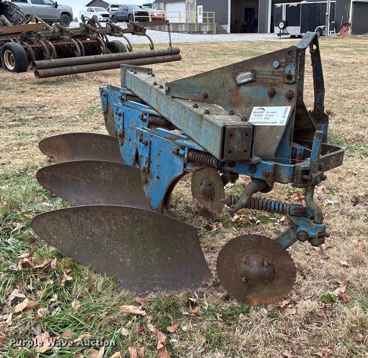 image for item DT4669 Ford 150 plow