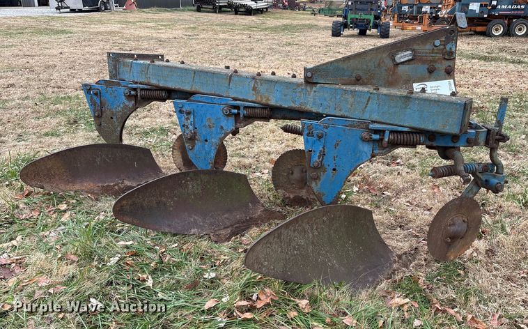 image for item DT4669 Ford 150 plow