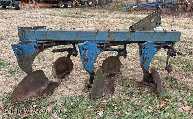 image for item DT4669 Ford 150 plow