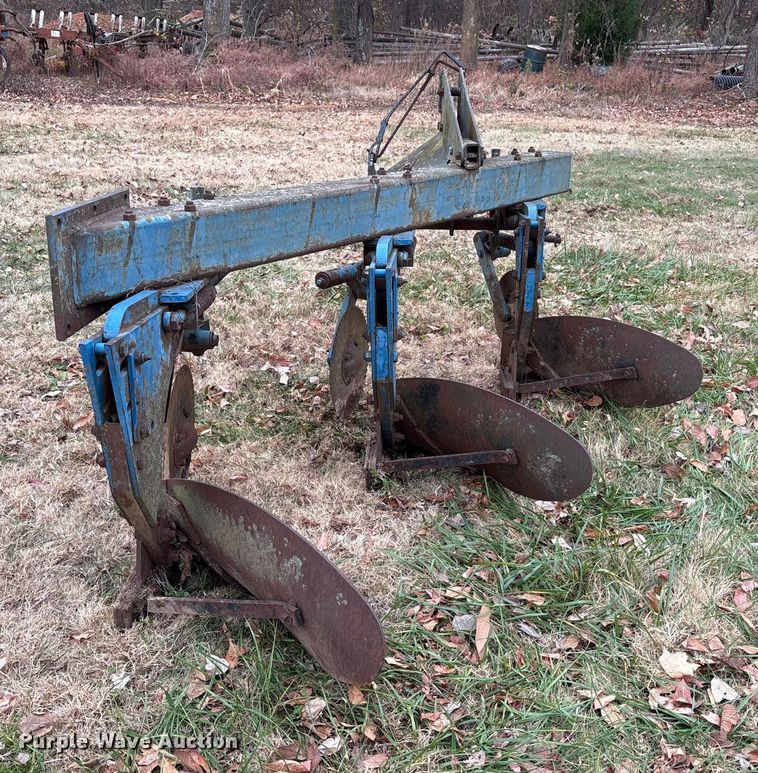 image for item DT4669 Ford 150 plow