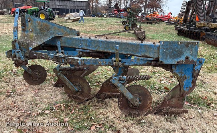 image for item DT4669 Ford 150 plow