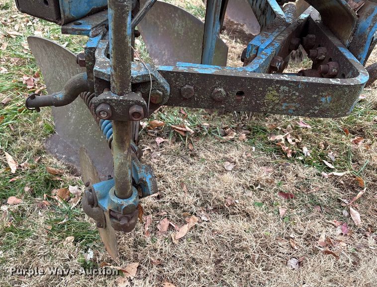 image for item DT4669 Ford 150 plow