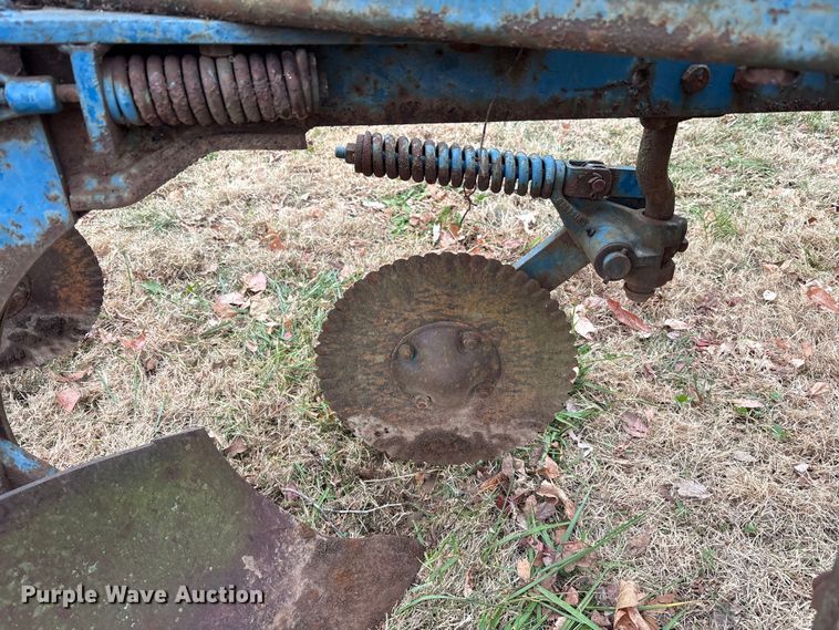 image for item DT4669 Ford 150 plow