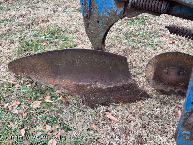 image for item DT4669 Ford 150 plow