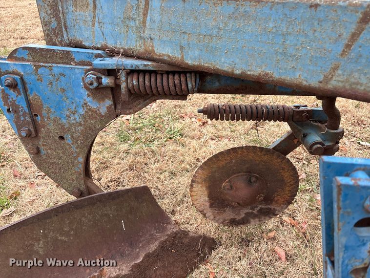 image for item DT4669 Ford 150 plow