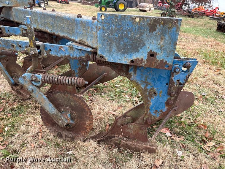 image for item DT4669 Ford 150 plow
