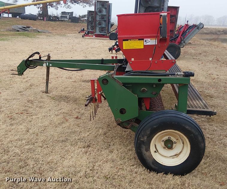 image for item DT4679 Brillion SL-212 seeder