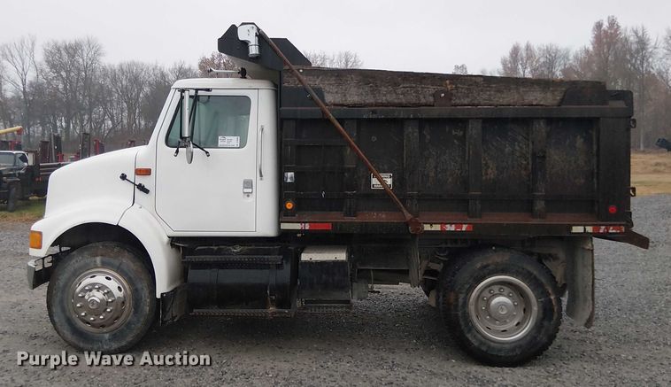image for item DT4680 1998 International 8100 dump truck