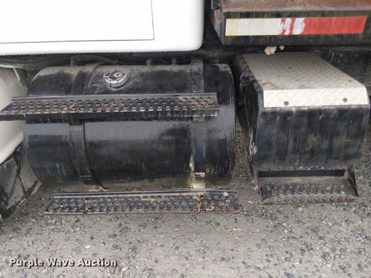 image for item DT4680 1998 International 8100 dump truck