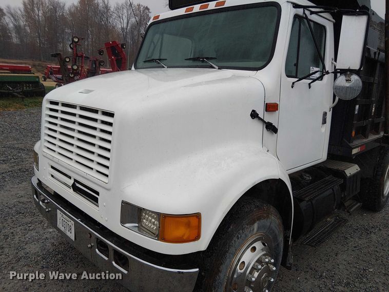 image for item DT4680 1998 International 8100 dump truck