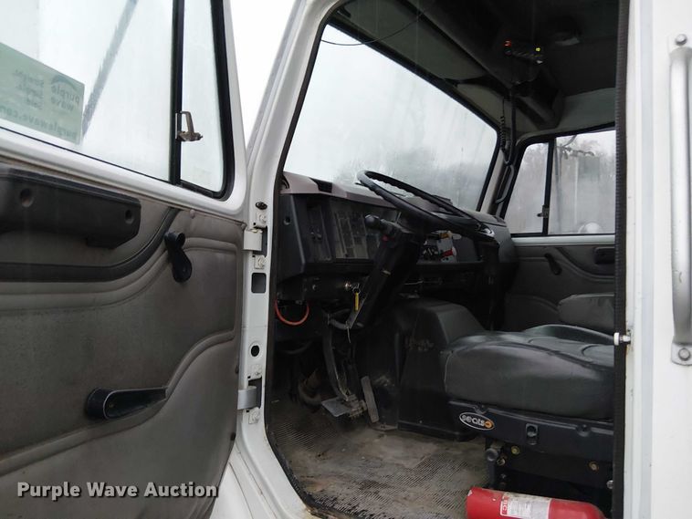 image for item DT4680 1998 International 8100 dump truck