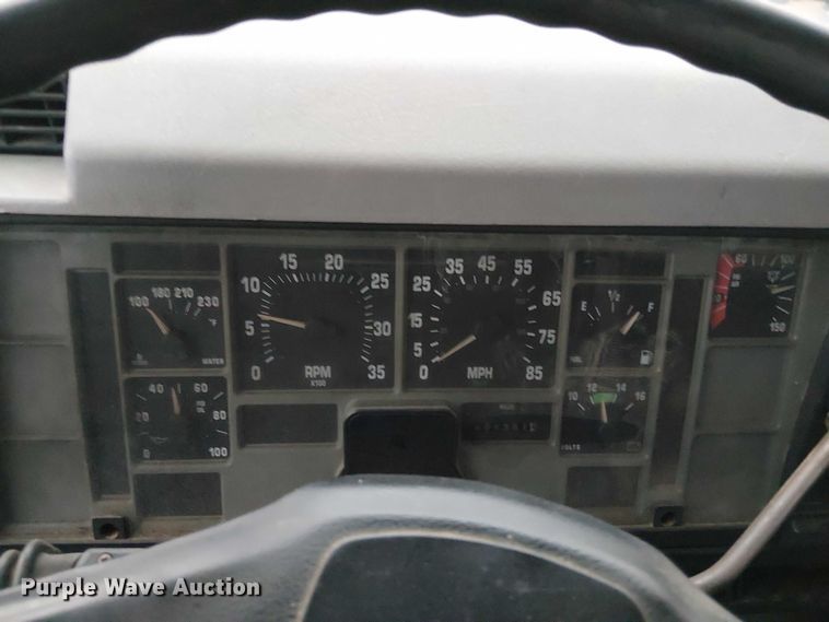 image for item DT4680 1998 International 8100 dump truck