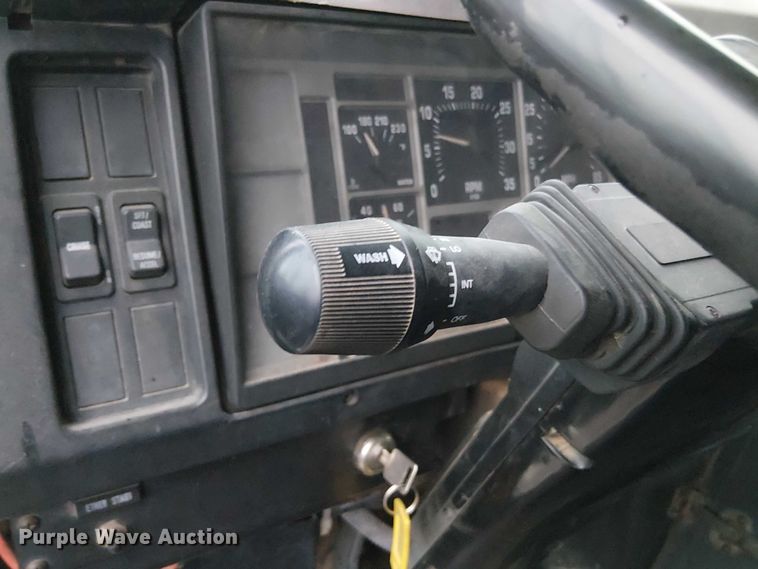 image for item DT4680 1998 International 8100 dump truck