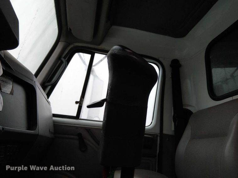 image for item DT4680 1998 International 8100 dump truck