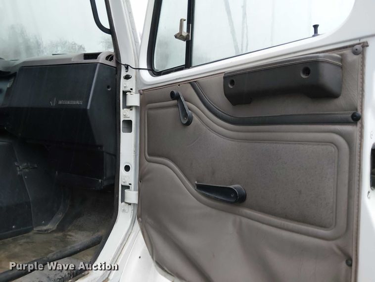 image for item DT4680 1998 International 8100 dump truck