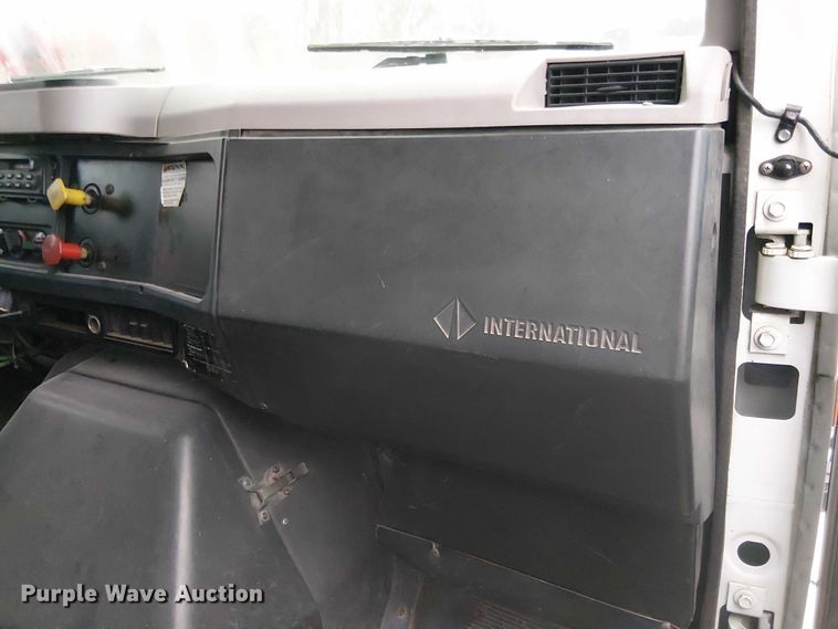 image for item DT4680 1998 International 8100 dump truck