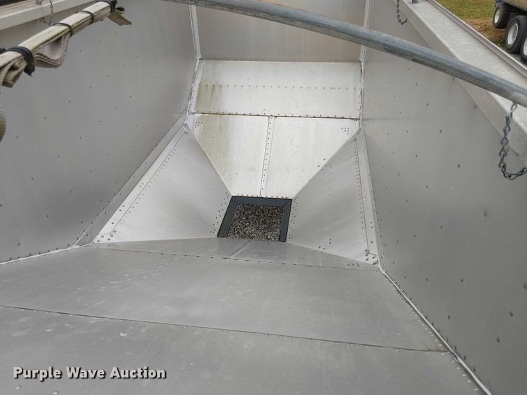 image for item DT4682 2020 Timpte grain trailer