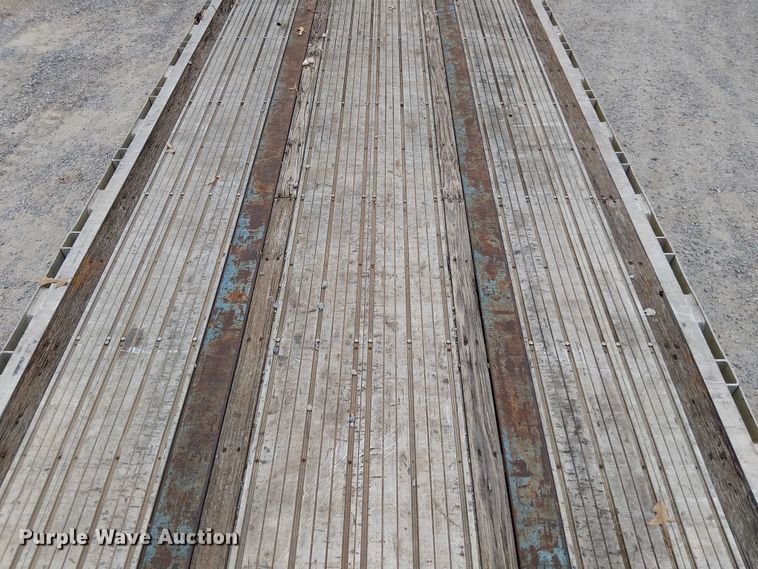 image for item DT4683 2000 Transcraft Eagle W2 flatbed trailer