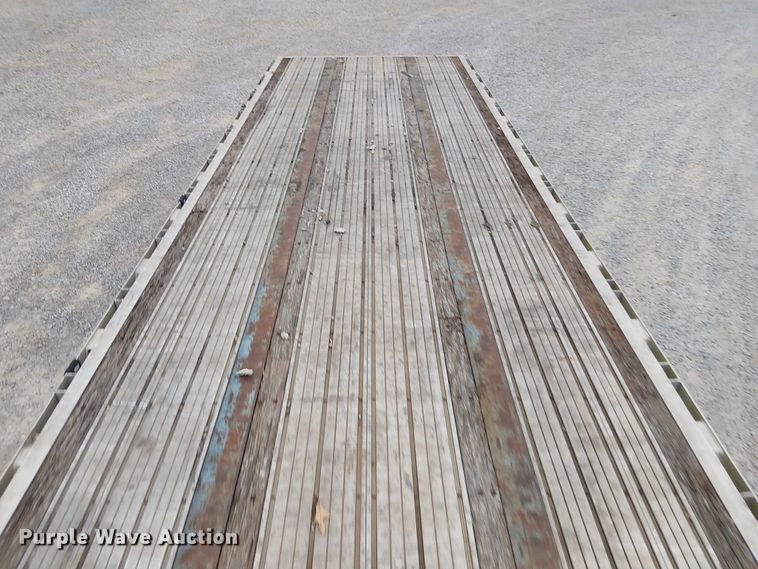 image for item DT4683 2000 Transcraft Eagle W2 flatbed trailer