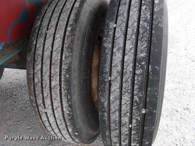 image for item DT4683 2000 Transcraft Eagle W2 flatbed trailer