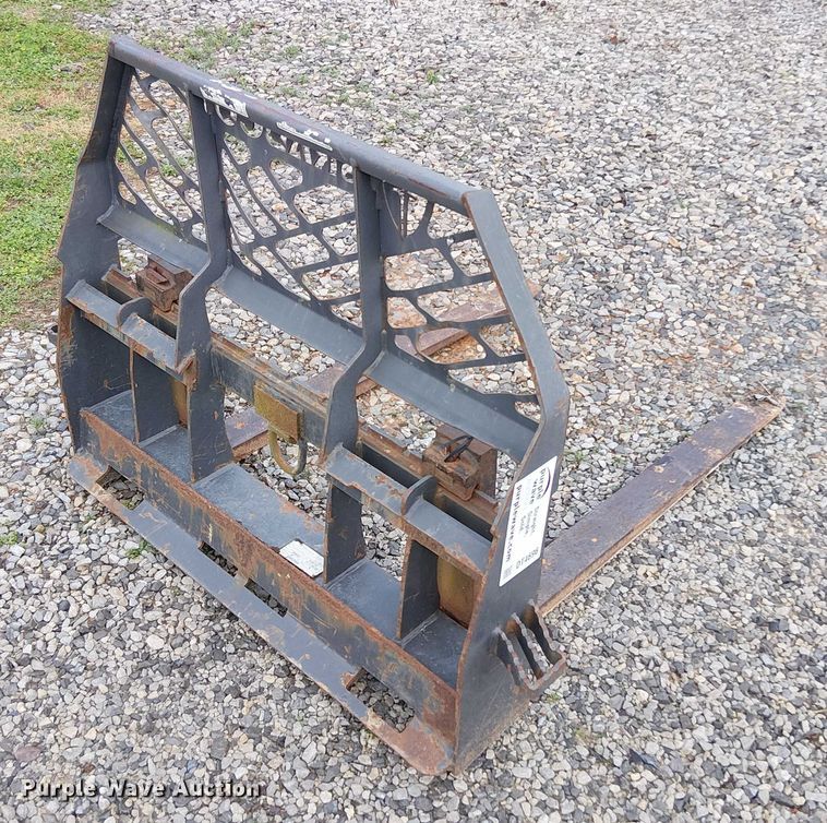 image for item DT4696 2015 Paladin skid steer forks