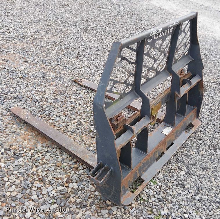 image for item DT4696 2015 Paladin skid steer forks