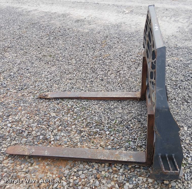 image for item DT4696 2015 Paladin skid steer forks