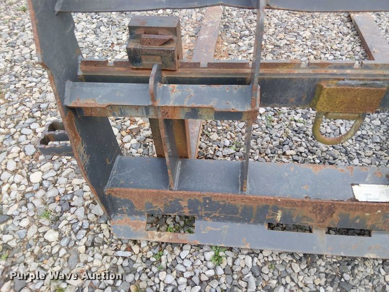 image for item DT4696 2015 Paladin skid steer forks