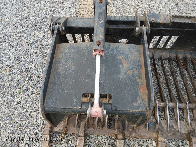 image for item DT4698 Skid steer rock grapple bucket