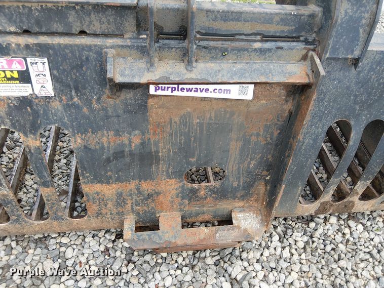 image for item DT4698 Skid steer rock grapple bucket