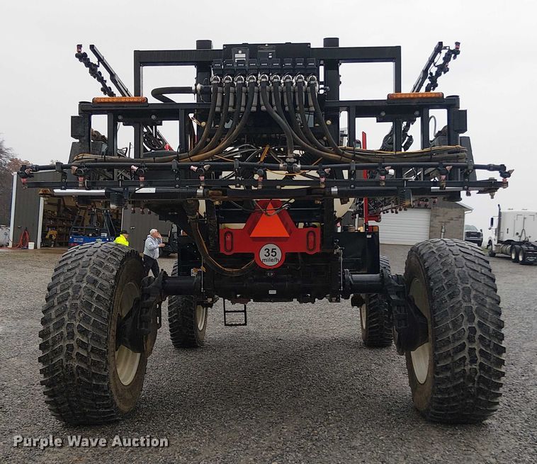 image for item DT4700 2019 Apache AS640 sprayer