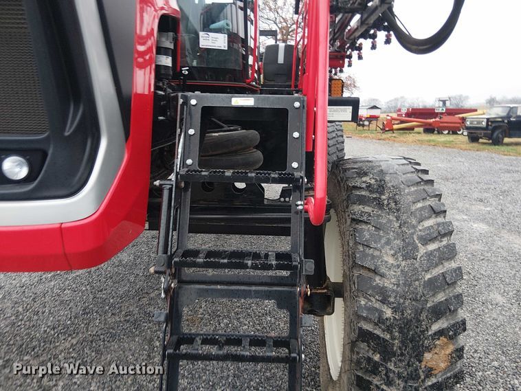 image for item DT4700 2019 Apache AS640 sprayer