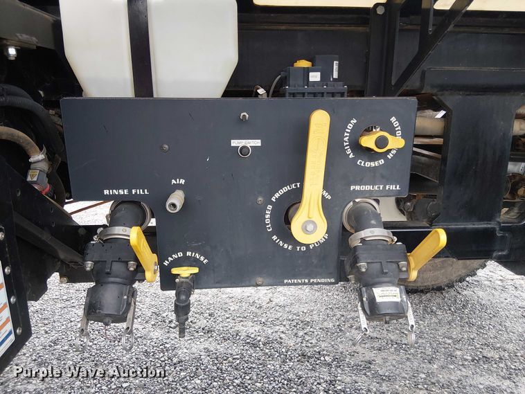 image for item DT4700 2019 Apache AS640 sprayer