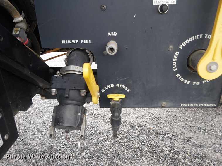 image for item DT4700 2019 Apache AS640 sprayer