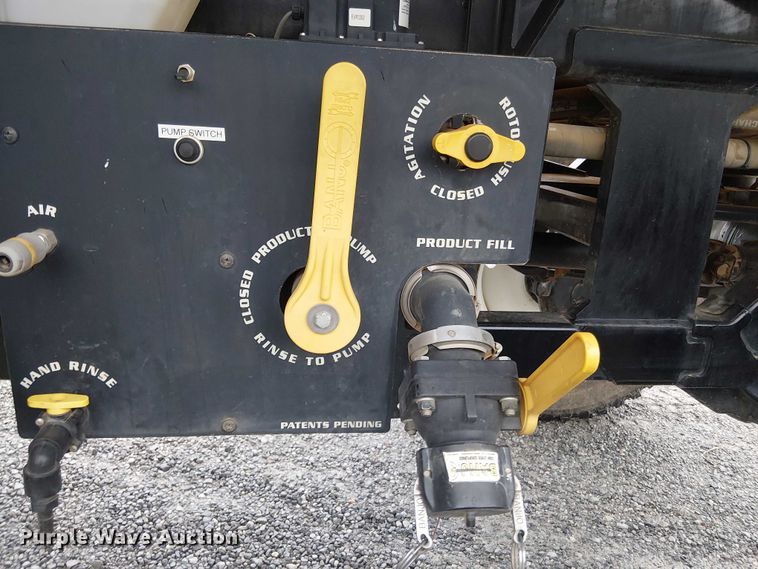 image for item DT4700 2019 Apache AS640 sprayer