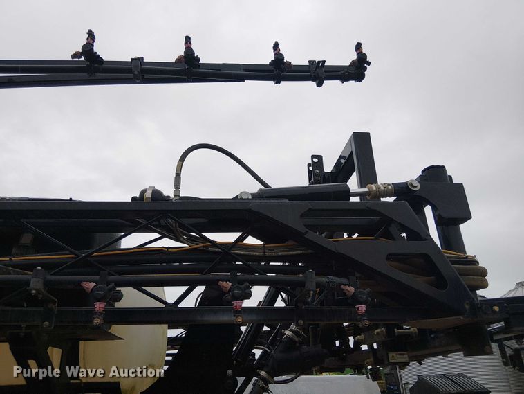 image for item DT4700 2019 Apache AS640 sprayer