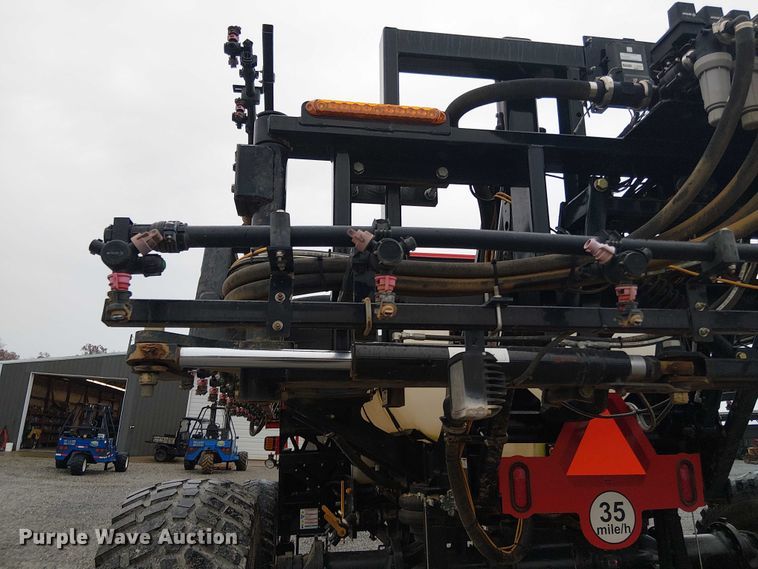 image for item DT4700 2019 Apache AS640 sprayer