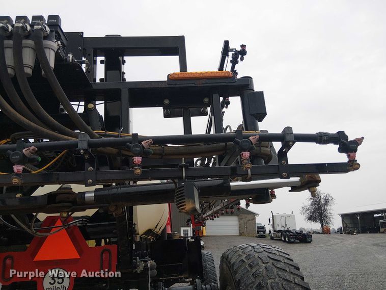 image for item DT4700 2019 Apache AS640 sprayer